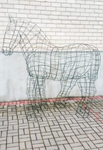 arklys horse topiary topiari