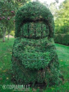liezuvis fotelis remas topiary augalu skulptura tujos