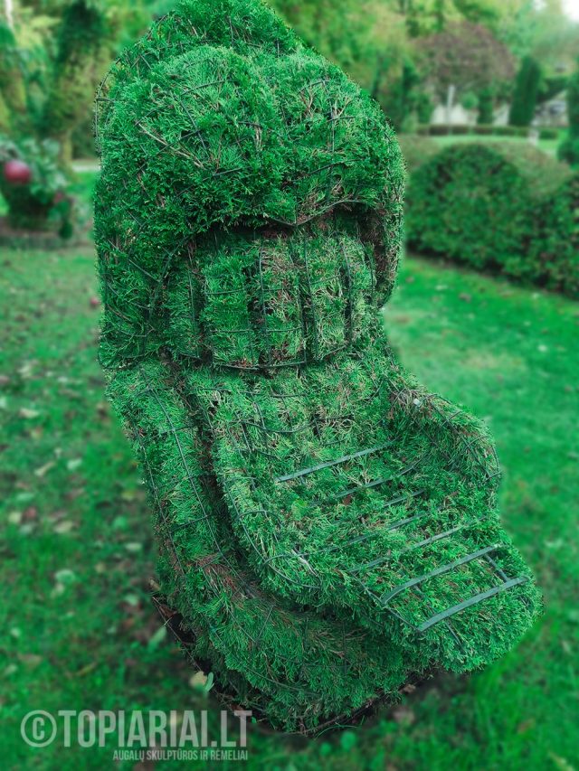 liezuvis fotelis remas topiary augalu skulptura tujos